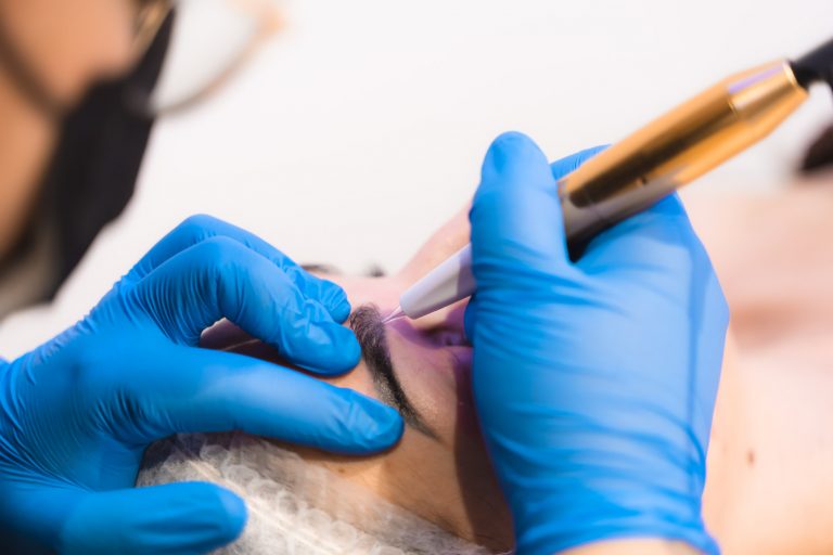 trucco semipermanente sopracciglia